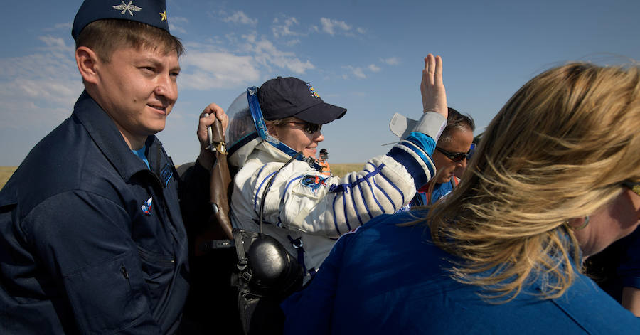 Aterrizaje de la cápsula Soyuz MS-11 con el equipo de la Estación Espacial Internacional del astronauta de la NASA Anne McClain, el cosmonauta ruso Oleg Kononenko y David Saint-Jacques de la Agencia Espacial Canadiense, en un zona remota de Kazajistán