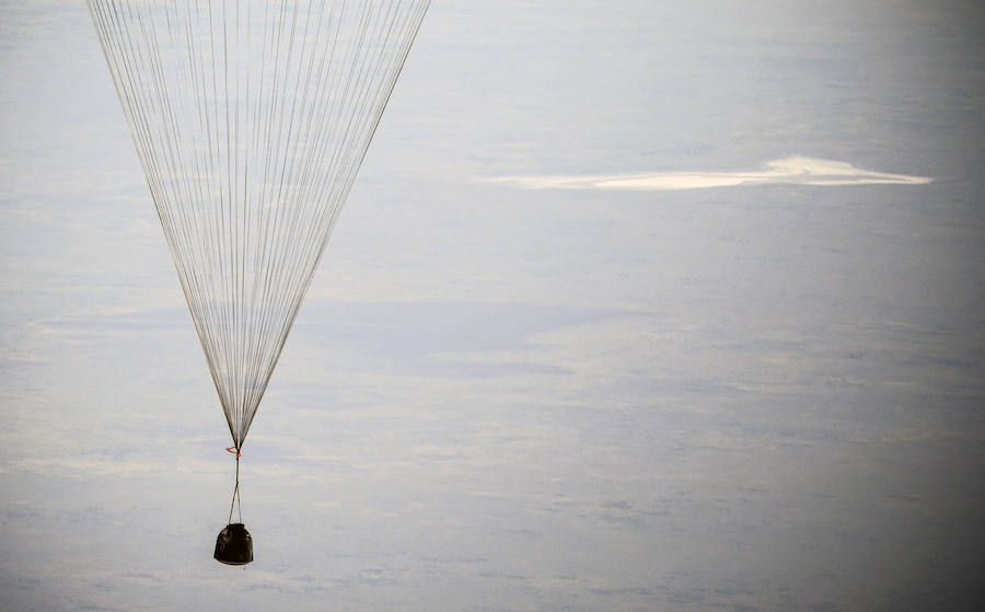 Aterrizaje de la cápsula Soyuz MS-11 con el equipo de la Estación Espacial Internacional del astronauta de la NASA Anne McClain, el cosmonauta ruso Oleg Kononenko y David Saint-Jacques de la Agencia Espacial Canadiense, en un zona remota de Kazajistán