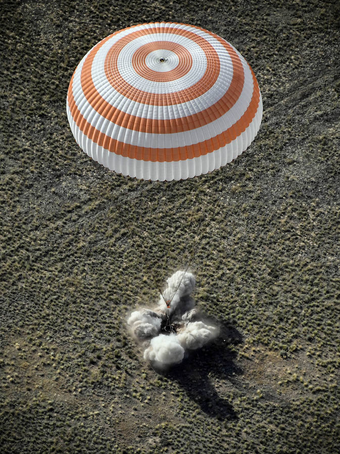 Aterrizaje de la cápsula Soyuz MS-11 con el equipo de la Estación Espacial Internacional del astronauta de la NASA Anne McClain, el cosmonauta ruso Oleg Kononenko y David Saint-Jacques de la Agencia Espacial Canadiense, en un zona remota de Kazajistán