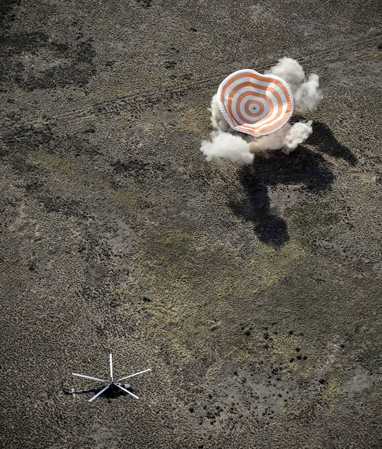Aterrizaje de la cápsula Soyuz MS-11 con el equipo de la Estación Espacial Internacional del astronauta de la NASA Anne McClain, el cosmonauta ruso Oleg Kononenko y David Saint-Jacques de la Agencia Espacial Canadiense, en un zona remota de Kazajistán