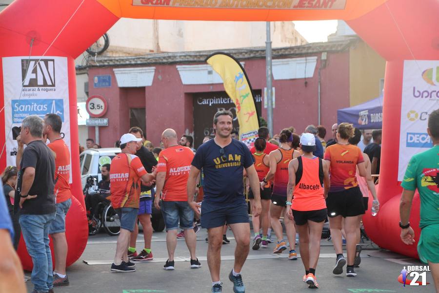 El atleta del C.A. Nogalte–Hogar Puerto Lumbreras completa los 5 kilómetros en 15:56 minutos, por los 19:44 de la corredora del Grupo Alcaraz