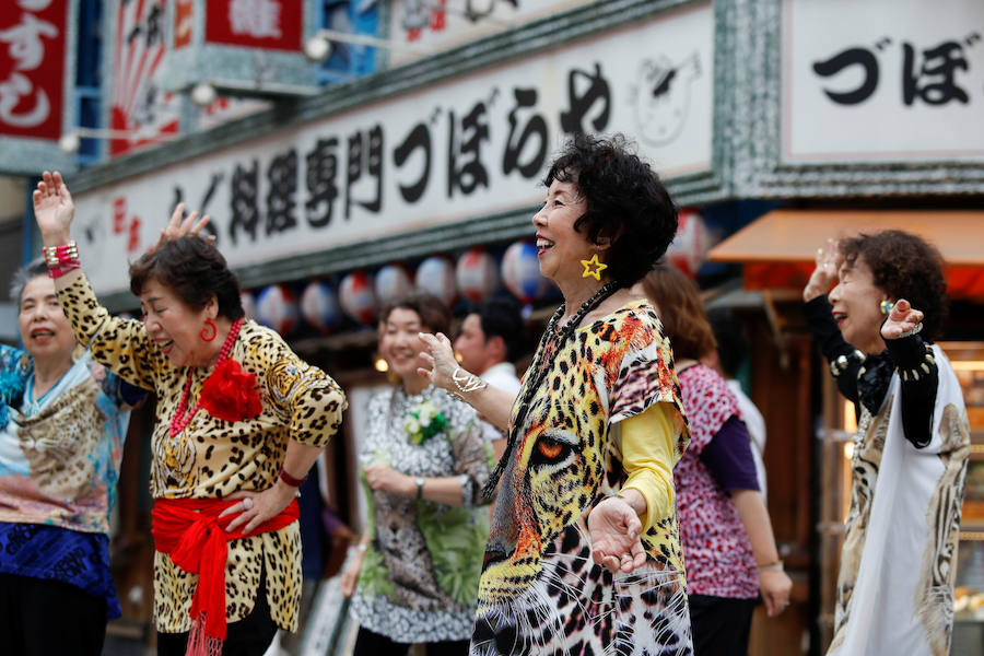 Osaka aguarda el desembarco de los líderes y jefes de Estado de los principales países del planeta para participar en la cumbre del G-20. La segunda mayor ciudad de Japón saluda esta llegada con abuelas bailando hip-hop o con el paseo por sus calles de dobles de Donald Trump y Kim Jong-un 