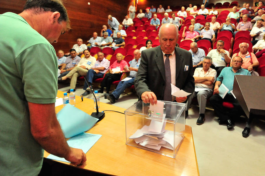 El candidato obtiene 1.102 apoyos mientras que la opción de María del Carmen Martínez solo consigue un voto a favor