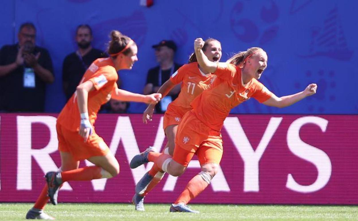 Stefanie Van Der Gragt, celebrando el 0-2.