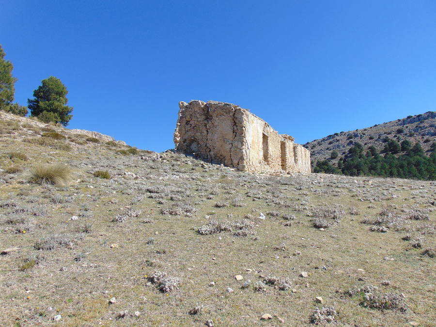 El Plan Director de los Pozos de la Nieve plantea la recuperación de un conjunto etnográfico ahora en ruinas con actuaciones valoradas en un millón de euros durante diez años