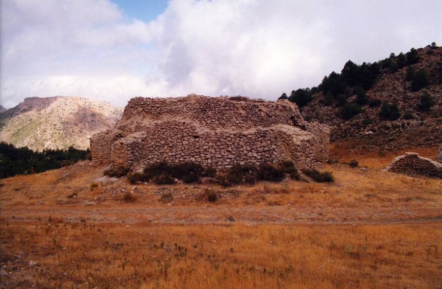 El Plan Director de los Pozos de la Nieve plantea la recuperación de un conjunto etnográfico ahora en ruinas con actuaciones valoradas en un millón de euros durante diez años