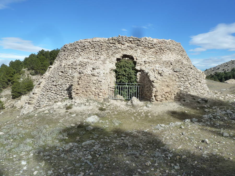 El Plan Director de los Pozos de la Nieve plantea la recuperación de un conjunto etnográfico ahora en ruinas con actuaciones valoradas en un millón de euros durante diez años