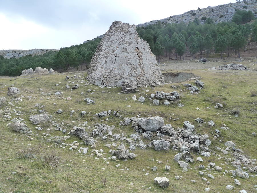 El Plan Director de los Pozos de la Nieve plantea la recuperación de un conjunto etnográfico ahora en ruinas con actuaciones valoradas en un millón de euros durante diez años