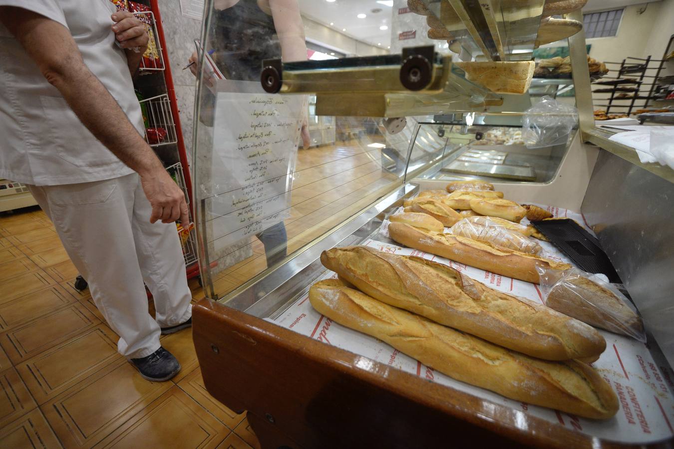 Fotos: Los panaderos celebran la norma que ordena el sector