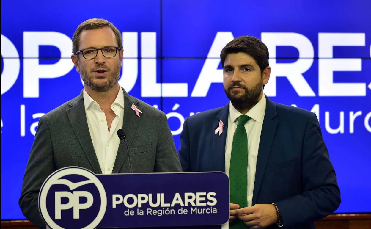 El vicesecretario de Organización del PP, Javier Maroto, y el candidato del PP en la Región de Murcia, Fernando López Miras, en una imagen de archivo. 