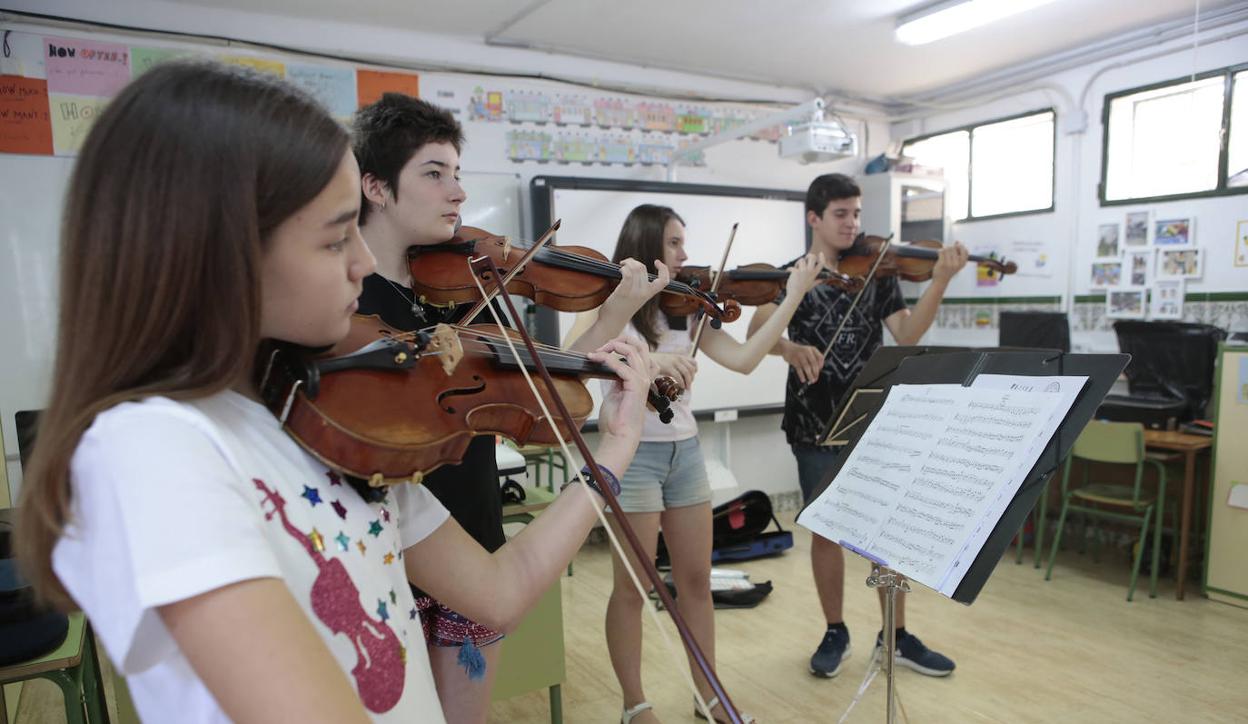 Primer ensayo de la Orquesta de Aspirantes de la Región, que reaparece este fin de semana después de catorce años.