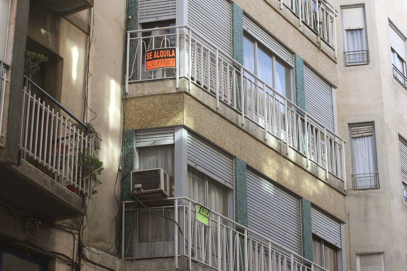 Dos viviendas en alquiler en un mismo edificio en el centro de la ciudad.