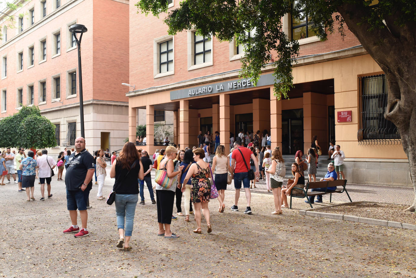 Más de 12.000 opositores se han presentado al examen para conseguir una de las 1.146 plazas de Auxiliar de Enfermería en la Región de Murcia