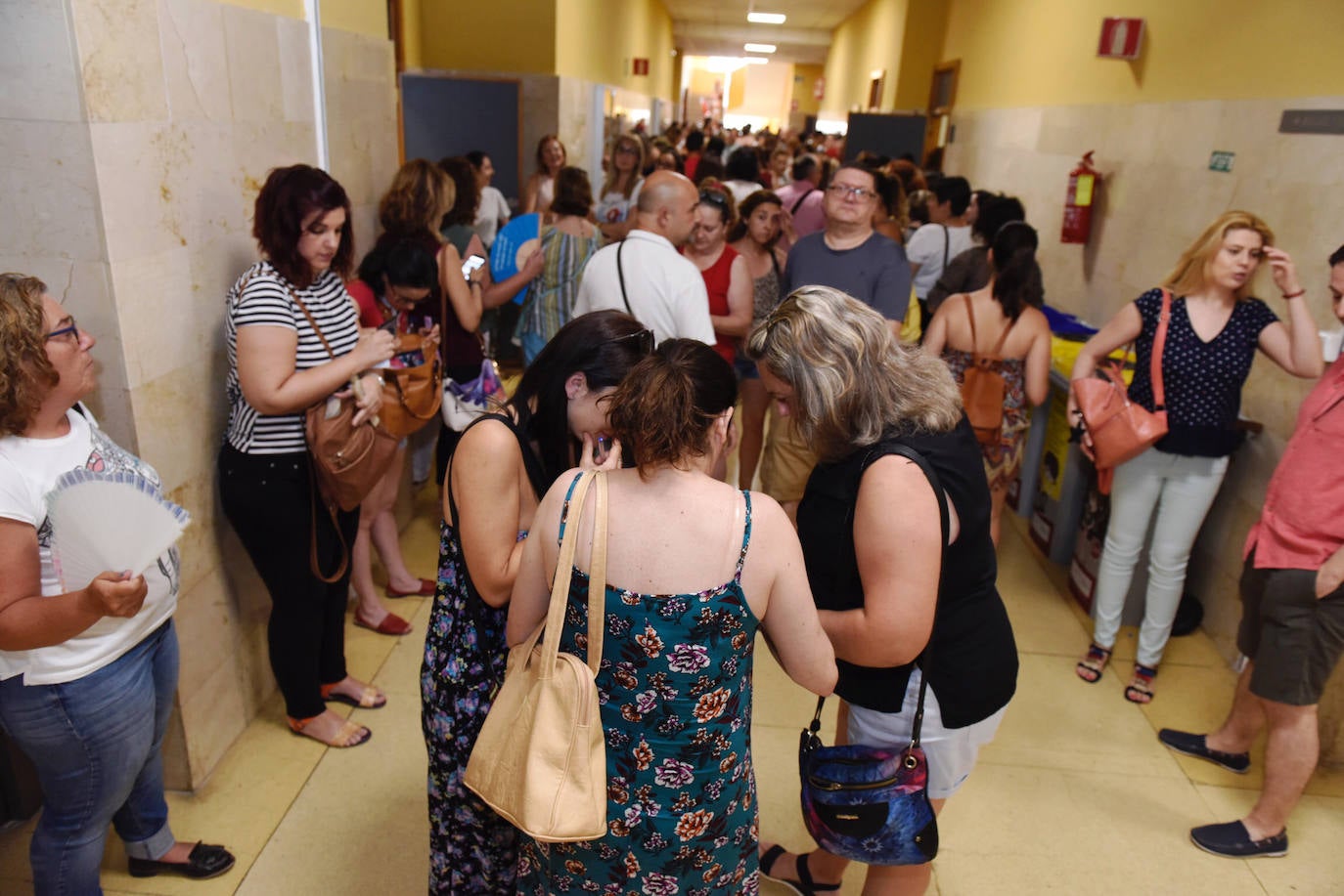 Más de 12.000 opositores se han presentado al examen para conseguir una de las 1.146 plazas de Auxiliar de Enfermería en la Región de Murcia