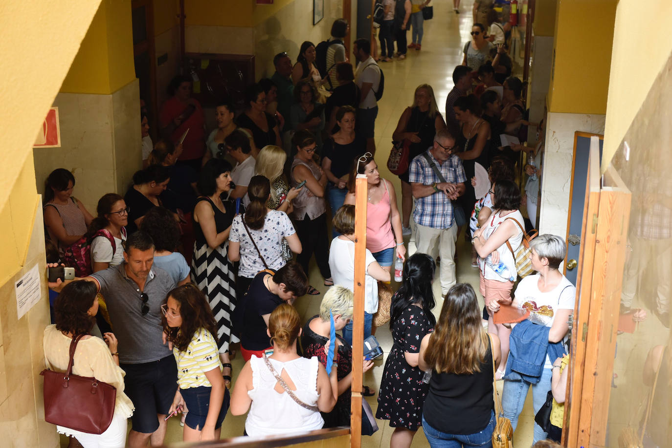 Más de 12.000 opositores se han presentado al examen para conseguir una de las 1.146 plazas de Auxiliar de Enfermería en la Región de Murcia