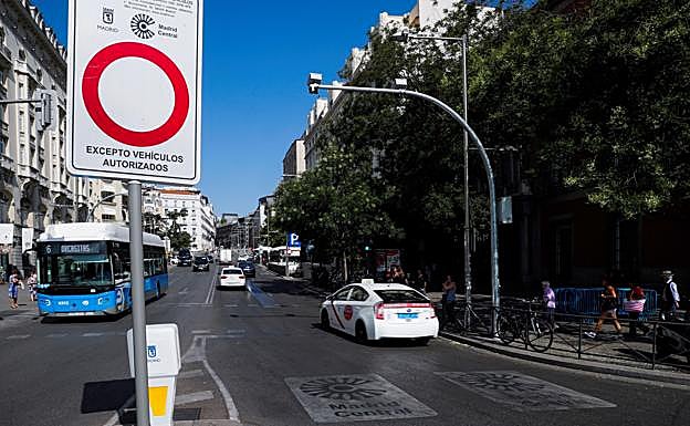 Entrada a Madrid Central por la Carrera de San Jerónimo.