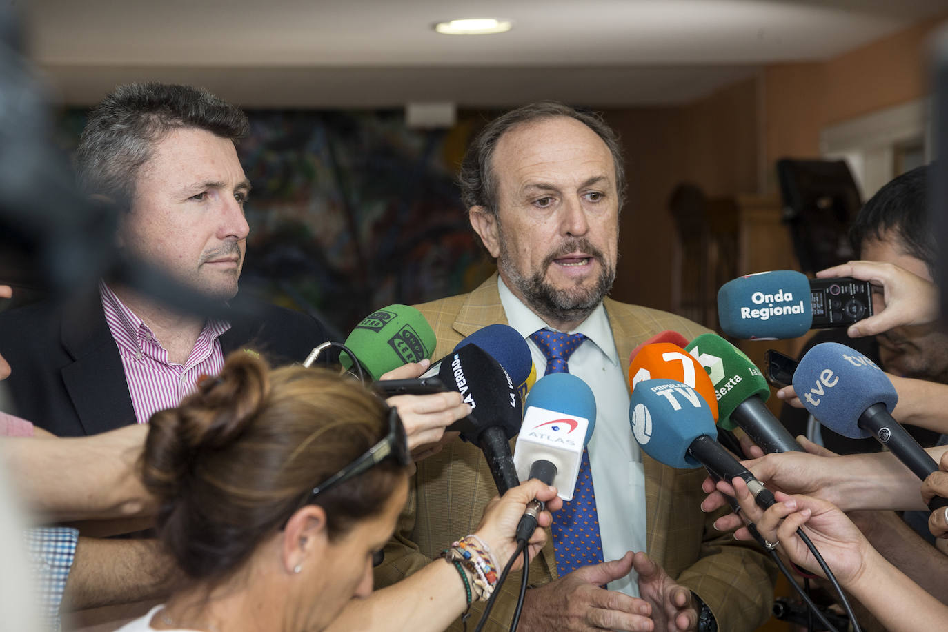 Fotos: La reunión de PP, Cs y Vox acaba sin acuerdo pero «con avances importantes»