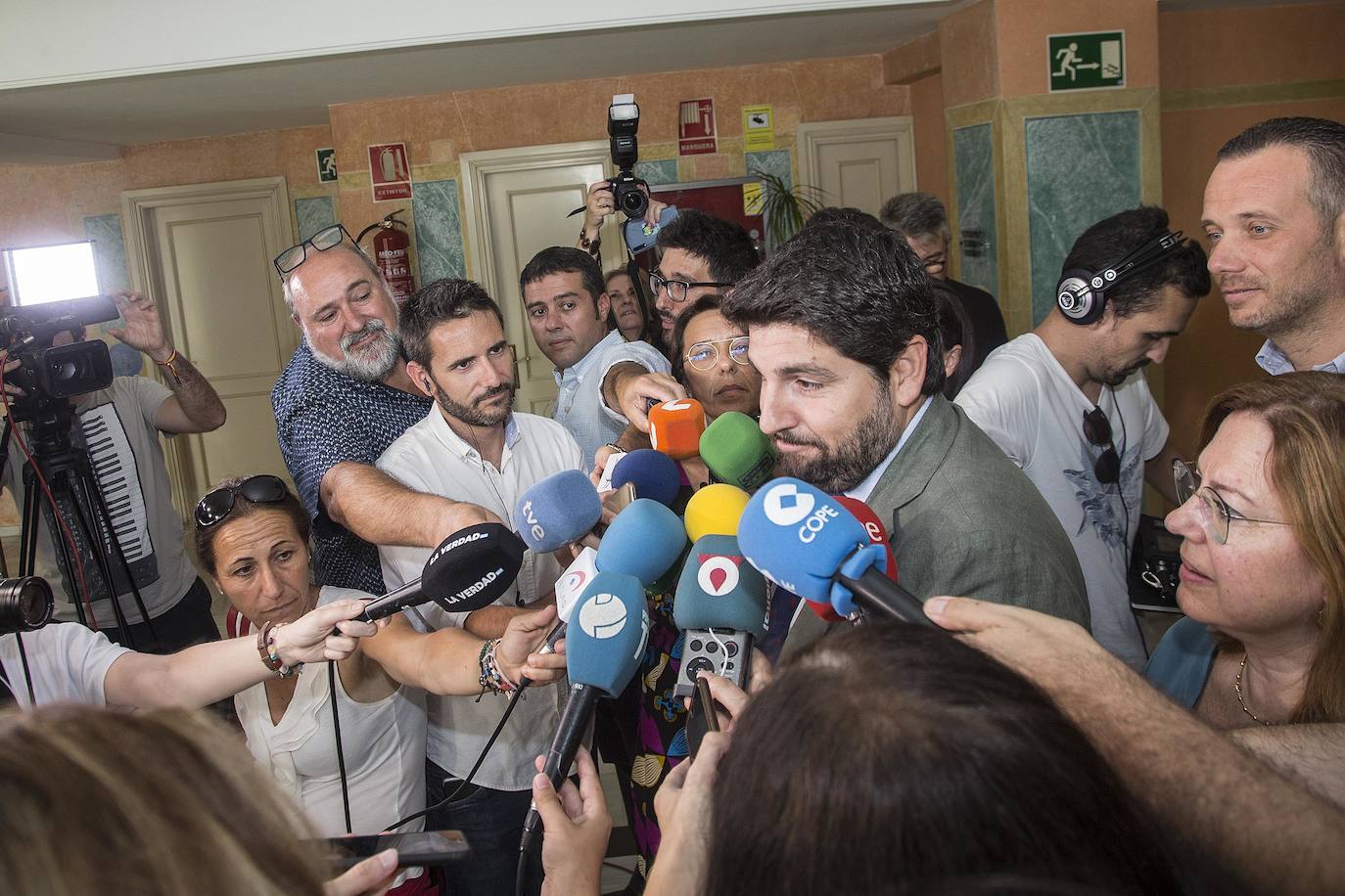 Fotos: La reunión de PP, Cs y Vox acaba sin acuerdo pero «con avances importantes»