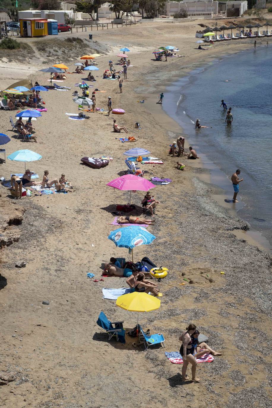 La línea de costa entre el parque regional de Calblanque y Cabo de Palos ofrece lugares singulares para disfrutar el verano de manera diferente