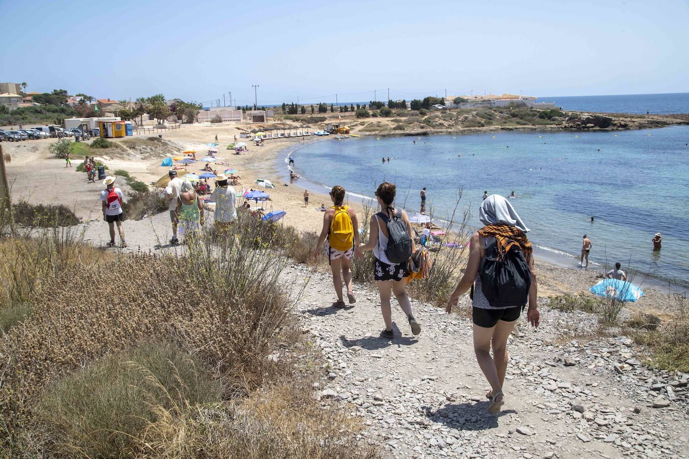 La línea de costa entre el parque regional de Calblanque y Cabo de Palos ofrece lugares singulares para disfrutar el verano de manera diferente
