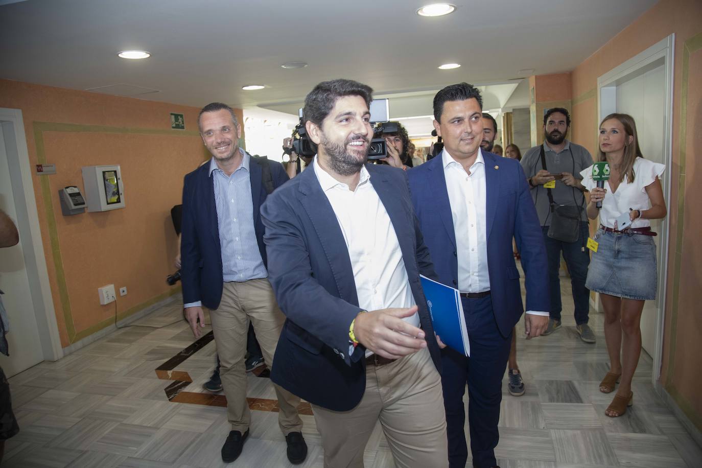 Fotos: Vox renuncia a cargos públicos pero pide tiempo a PP y Cs para apoyar la investidura