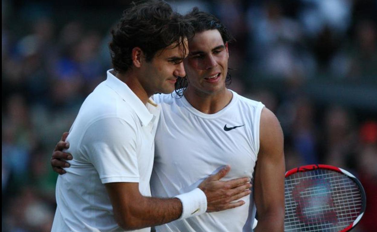 Federer felicita a Nadal tras la victoria del manacorense en la final de 2008. 