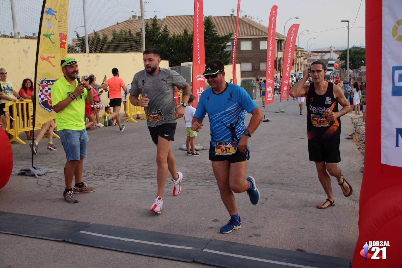 El corredor del Inverclyde AC completa el recorrido de 6,2 kilómetros en 19:38 minutos, por los 23:44 de la atleta del Bitec Tri Impulso