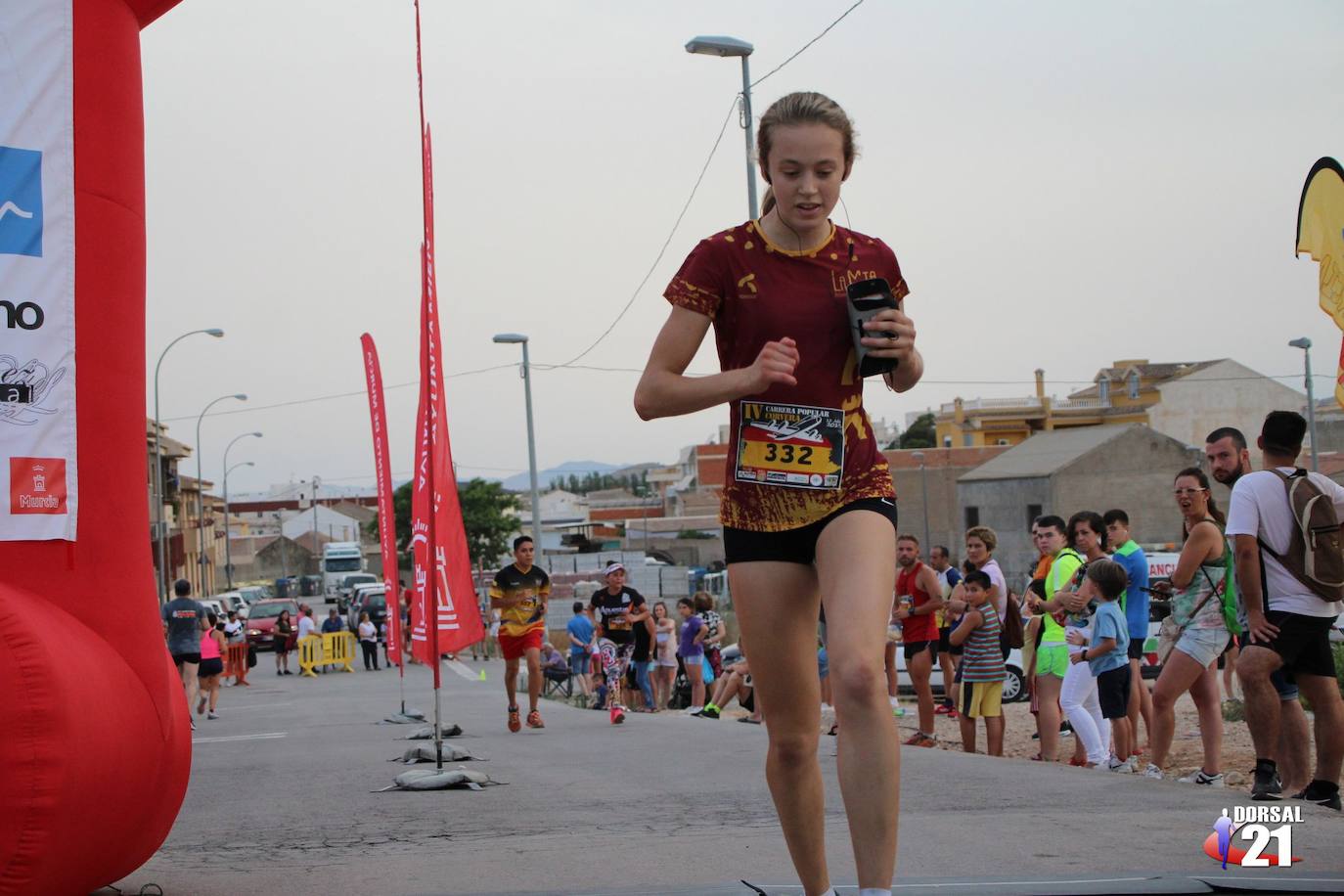 El corredor del Inverclyde AC completa el recorrido de 6,2 kilómetros en 19:38 minutos, por los 23:44 de la atleta del Bitec Tri Impulso