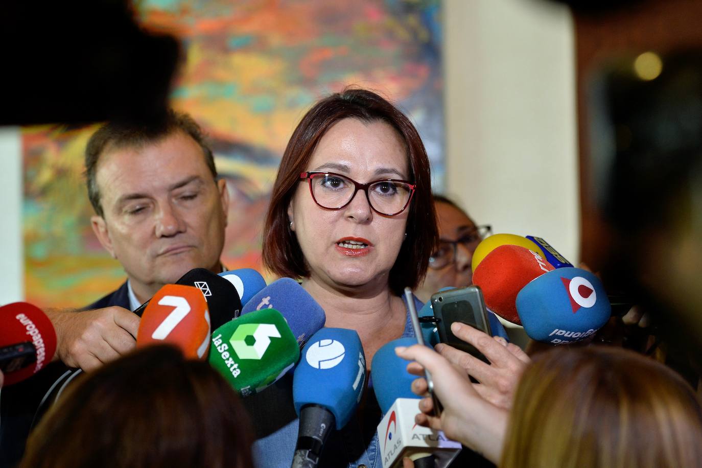 «Estamos intentando redondear un documento para concretar la investidura», señala Gestoso, aunque la portavoz de Cs, Isabel Franco, da entender que su formación no se plantea firmar un texto conjunto