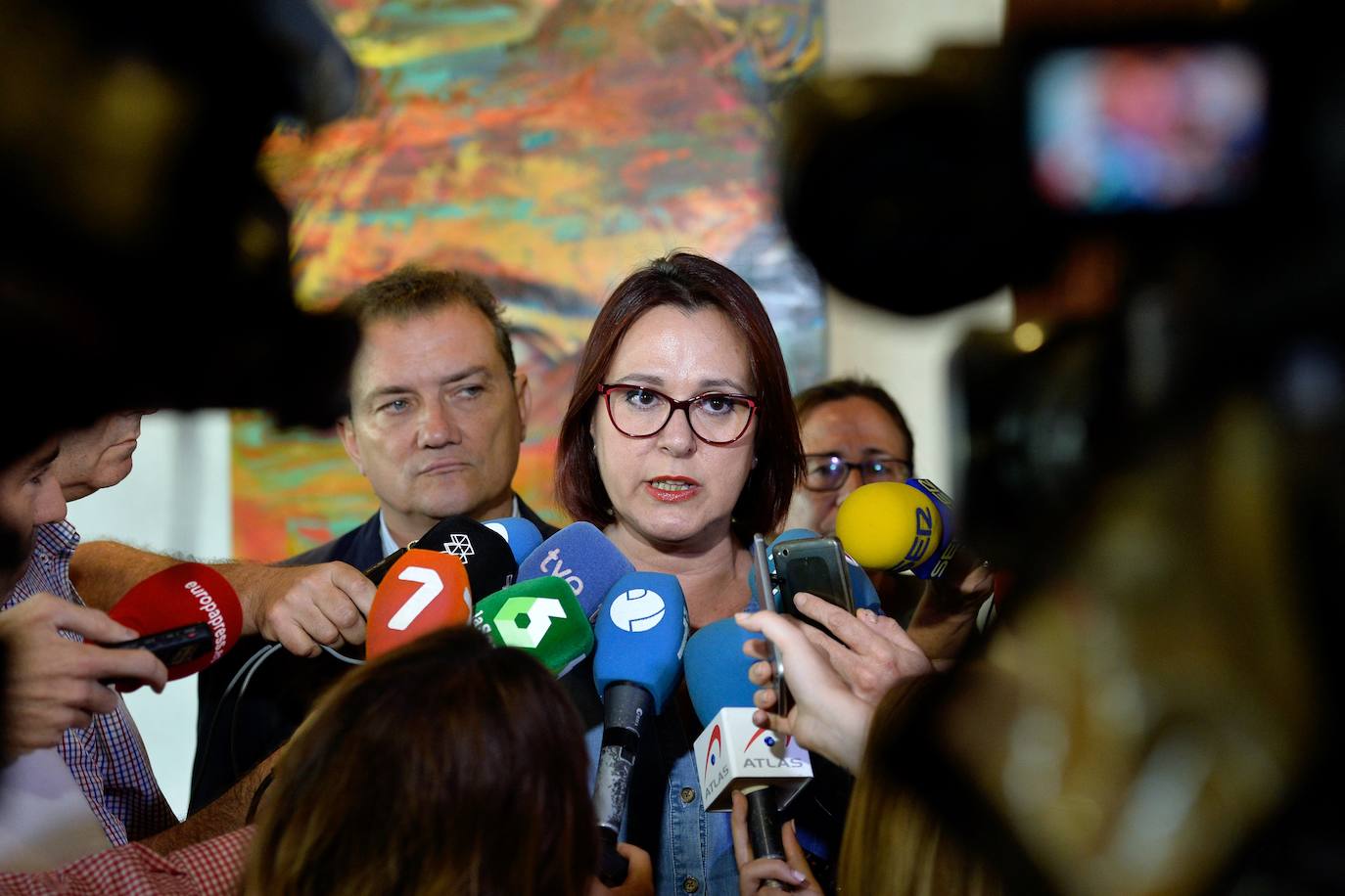 «Estamos intentando redondear un documento para concretar la investidura», señala Gestoso, aunque la portavoz de Cs, Isabel Franco, da entender que su formación no se plantea firmar un texto conjunto