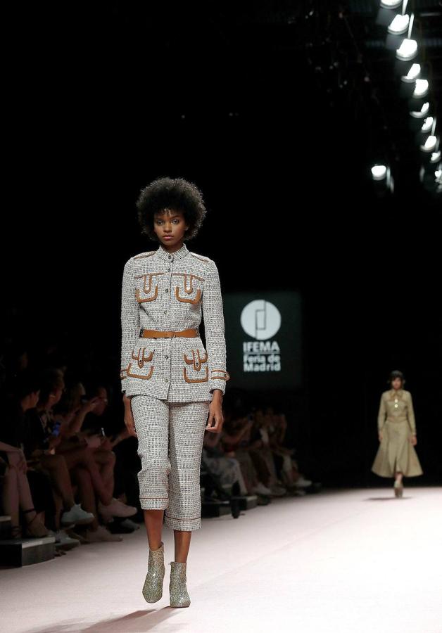 Los diseños de Teresa Helbig desfilan en la Mercedes-Benz Fashion Week Madrid para la temporada Primavera/Verano 2020