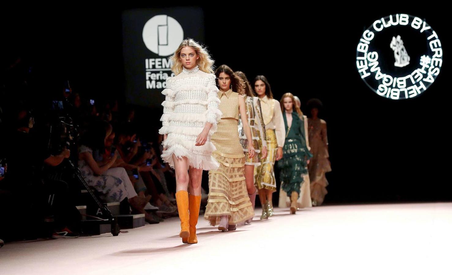 Los diseños de Teresa Helbig desfilan en la Mercedes-Benz Fashion Week Madrid para la temporada Primavera/Verano 2020