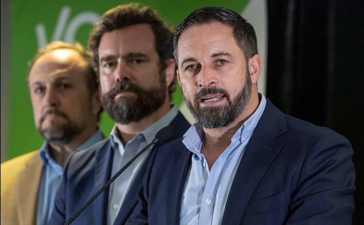 Santigo Abascal, junto a Iván Espinosa de los Monteros y Luis Gestoso, en una imagen de archivo. 