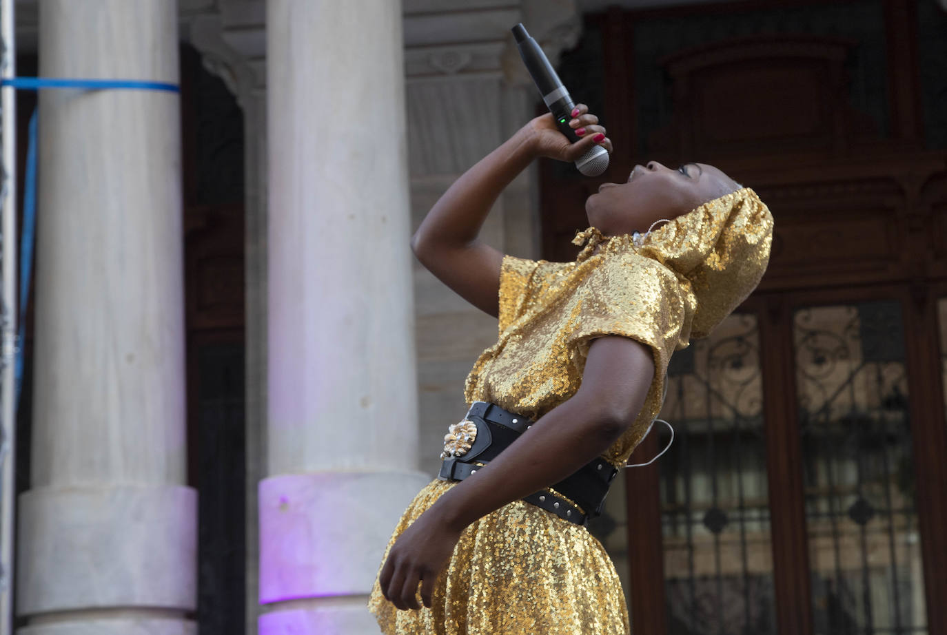 El festival cartagenero inaugura su 25 edición con la voz raspada de Elza Soares y el pop y la electrónica de Pongo