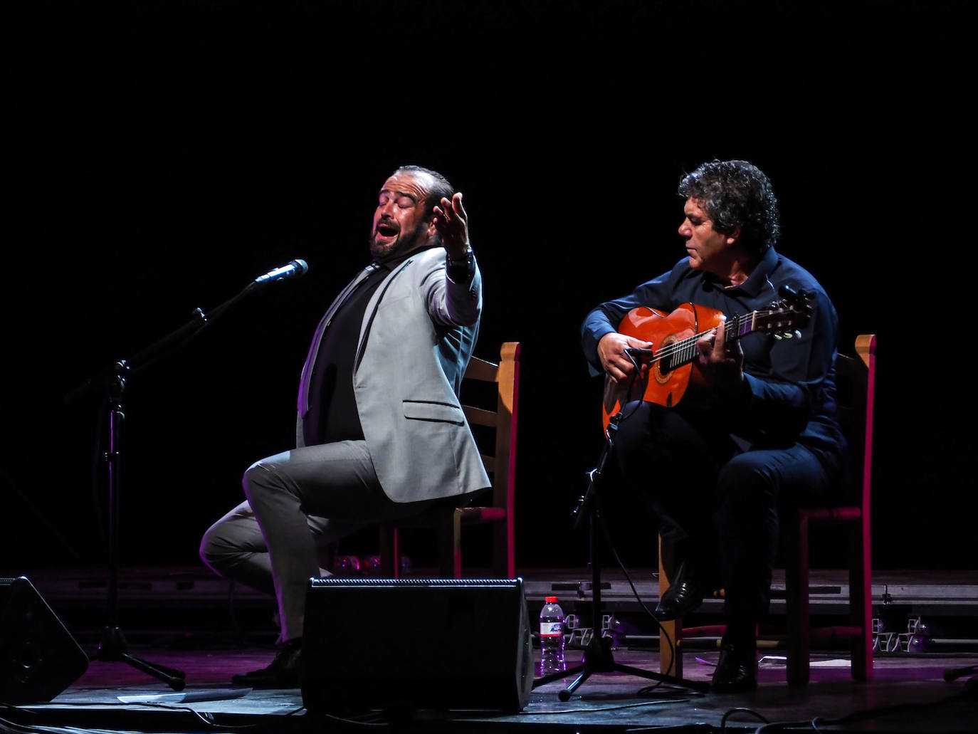 Pitingo y Miguel de Tena protagonizaron la gala de la segunda noche del festival, a la que acudió una gran cantidad de público