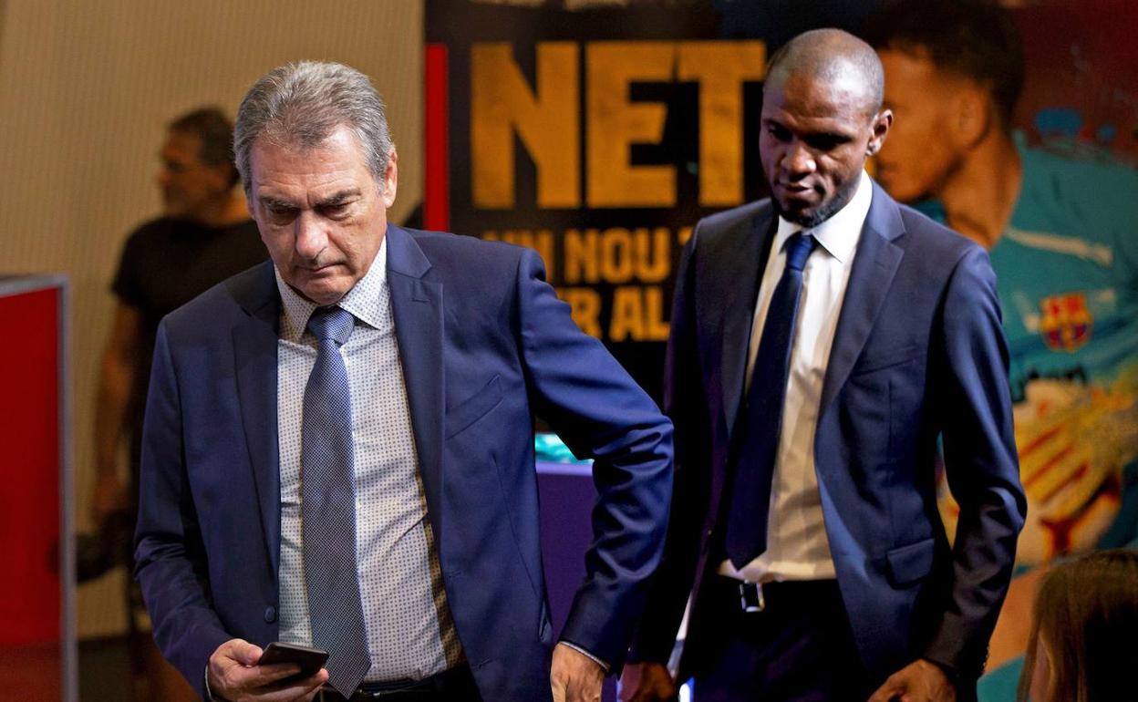 Pep Segura, junto a Eric Abidal. 