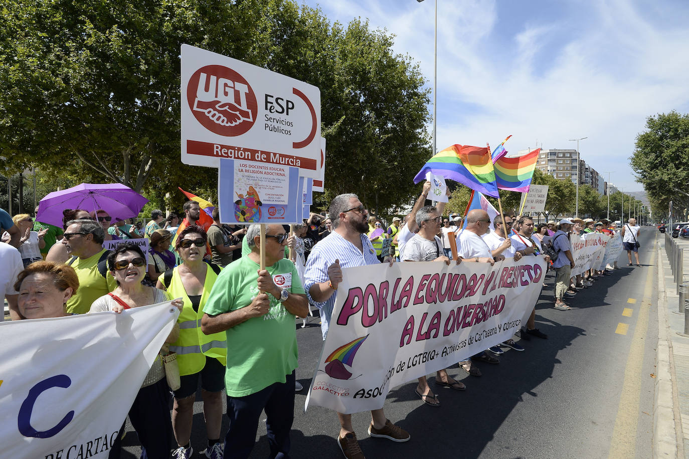 El candidato popular cierra, a la segunda, su elección como jefe del Ejecutivo regional, gracias al acuerdo programático cerrado la pasada semana con la formación naranja y el partido de Abascal