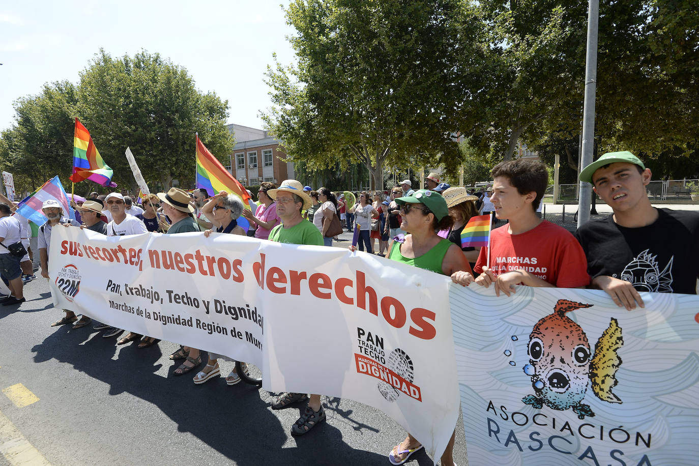 El candidato popular cierra, a la segunda, su elección como jefe del Ejecutivo regional, gracias al acuerdo programático cerrado la pasada semana con la formación naranja y el partido de Abascal