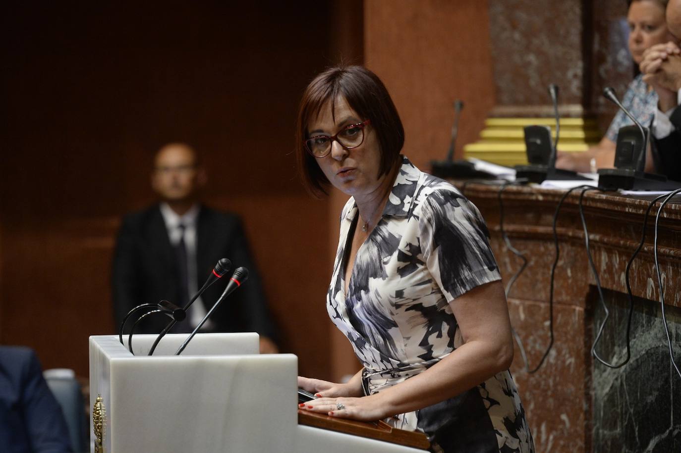 El candidato popular cierra, a la segunda, su elección como jefe del Ejecutivo regional, gracias al acuerdo programático cerrado la pasada semana con la formación naranja y el partido de Abascal