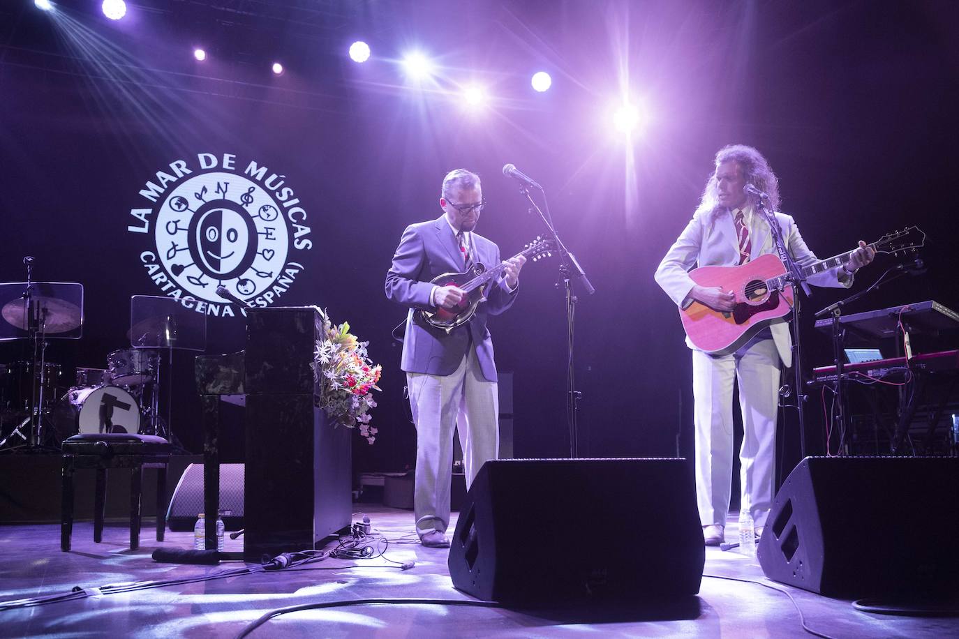 Niño de Elche, Los Hermanos Cubero y Amaia protagonizaron la noche del viernes en Cartagena.