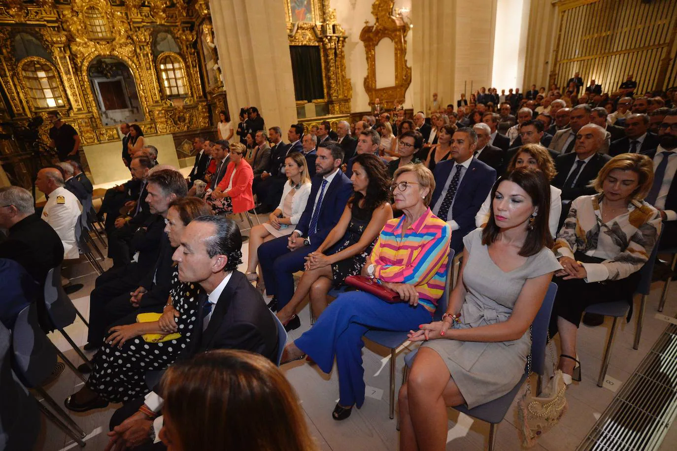 El presidente regional toma posesión en la iglesia de San Esteban, acompañado por el ministro de Cultura y con un guiño a la comunidad LGTBi. El acto institucional sirvió también para estrenar la restauración del edificio, tras diez años cerrado al público