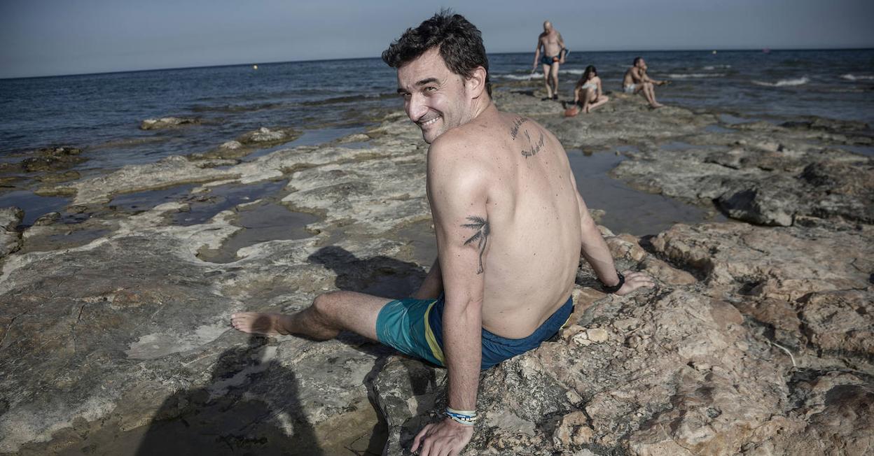 El abogado Ginés Ruiz Maciá, en La Torre de la Horadada. 