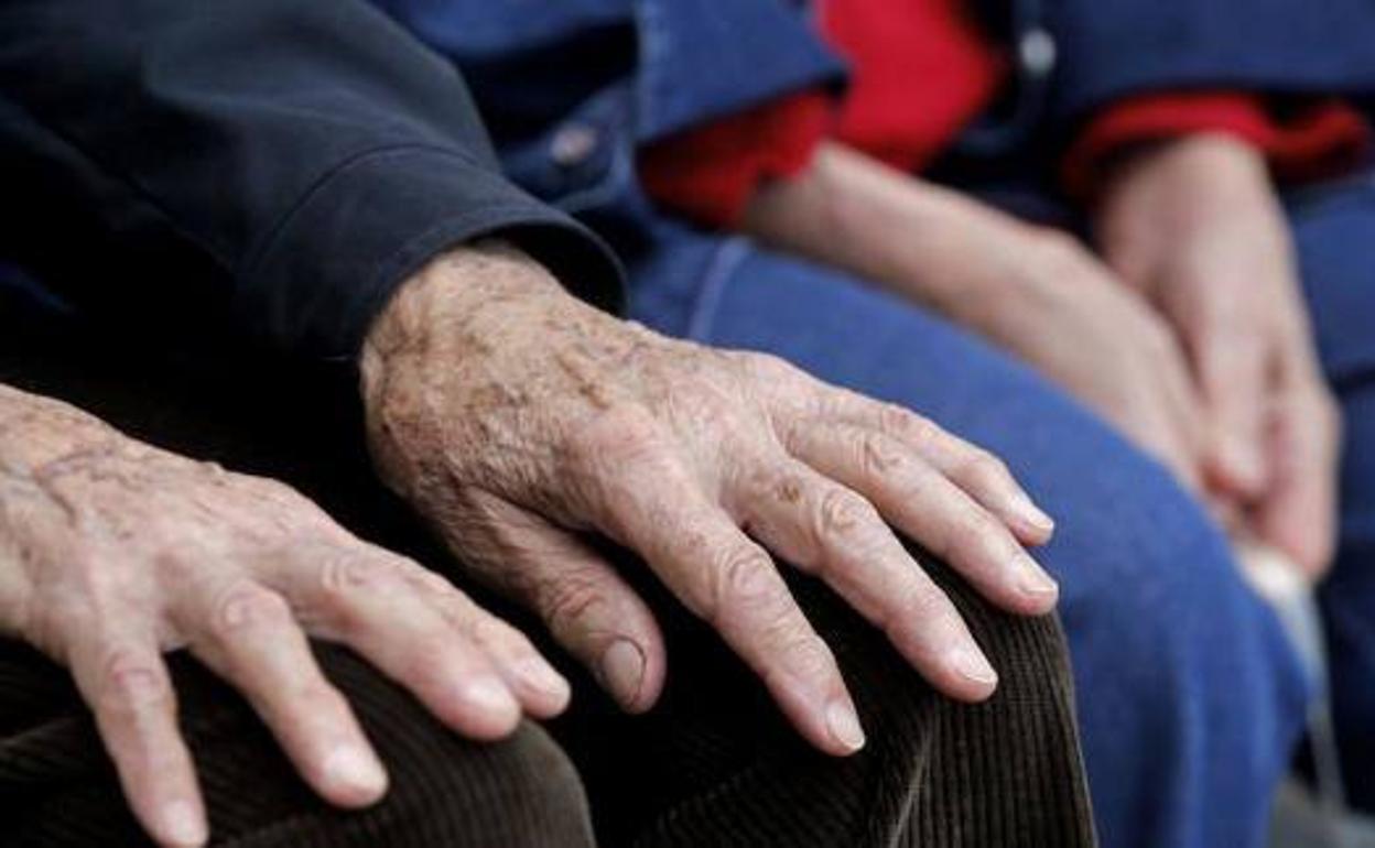 Las manos, después de las rodillas, son las más afectadas por la artrosis.