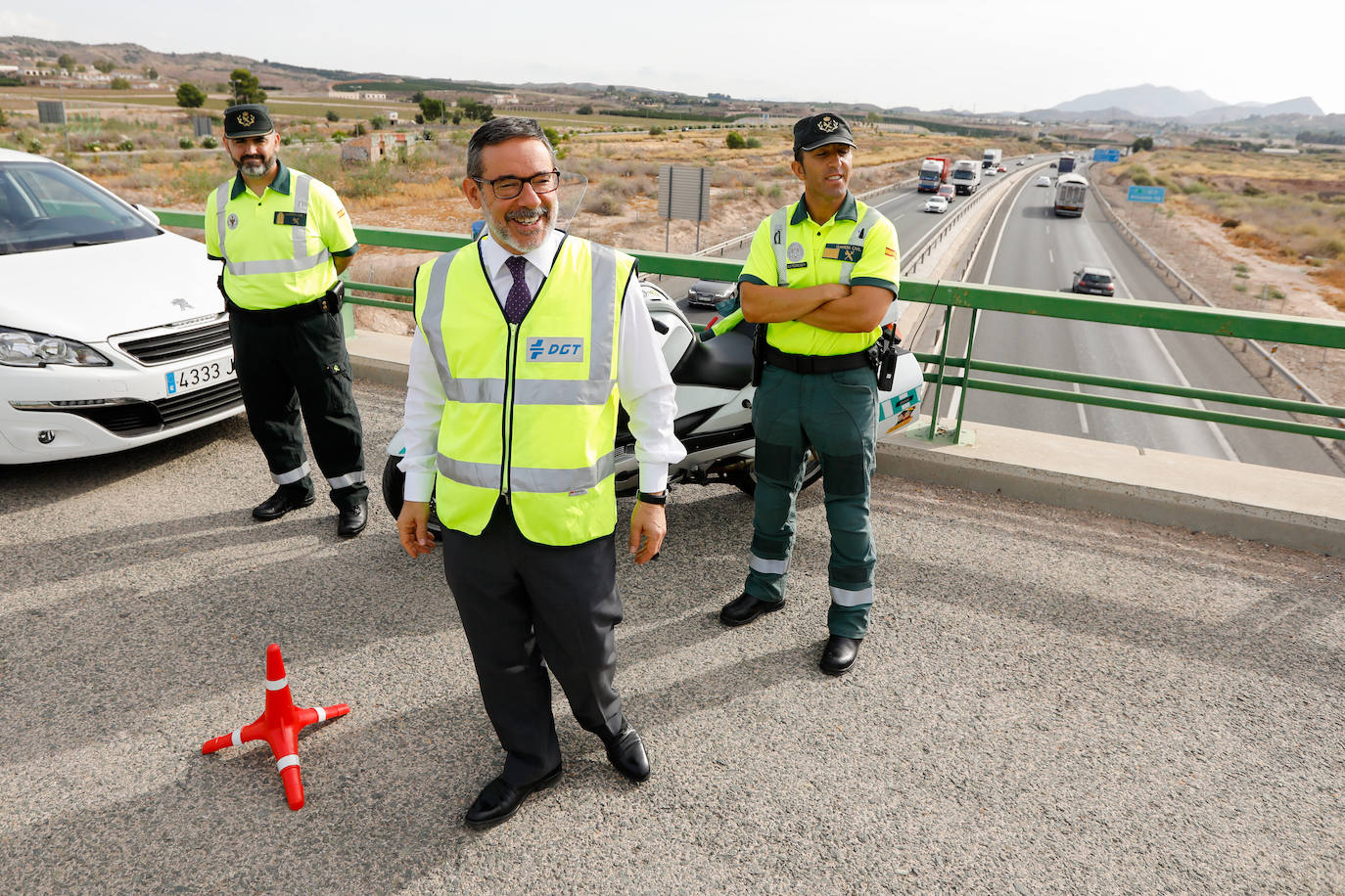 La DGT refuerza la vigilancia con hasta 440 guardias civiles y policías locales por los 210.000 viajes previstos para las próximas horas en Murcia 
