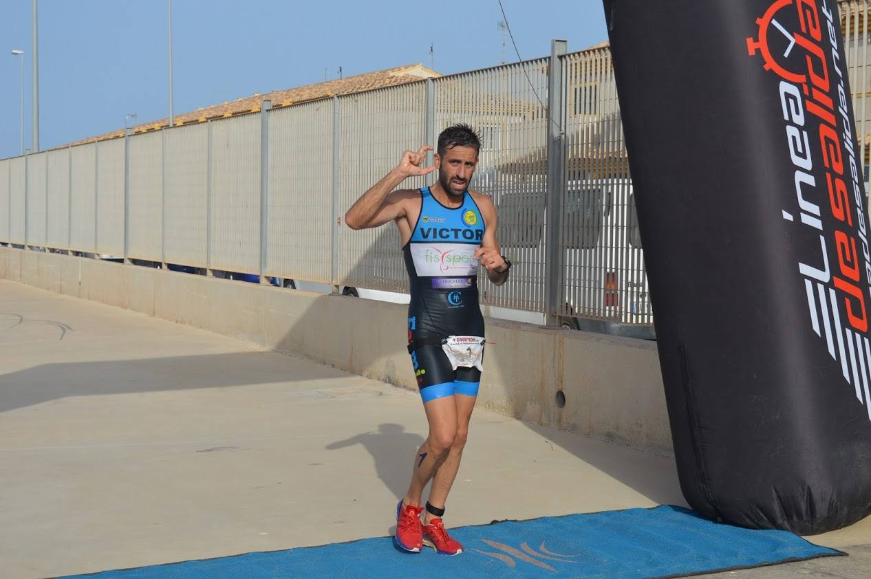 El corredor del C.A. Mandarache Cartagena completa los 5 kilómetros en 19:08 minutos, por los 22:54 de la atleta del Grupo Alcaraz