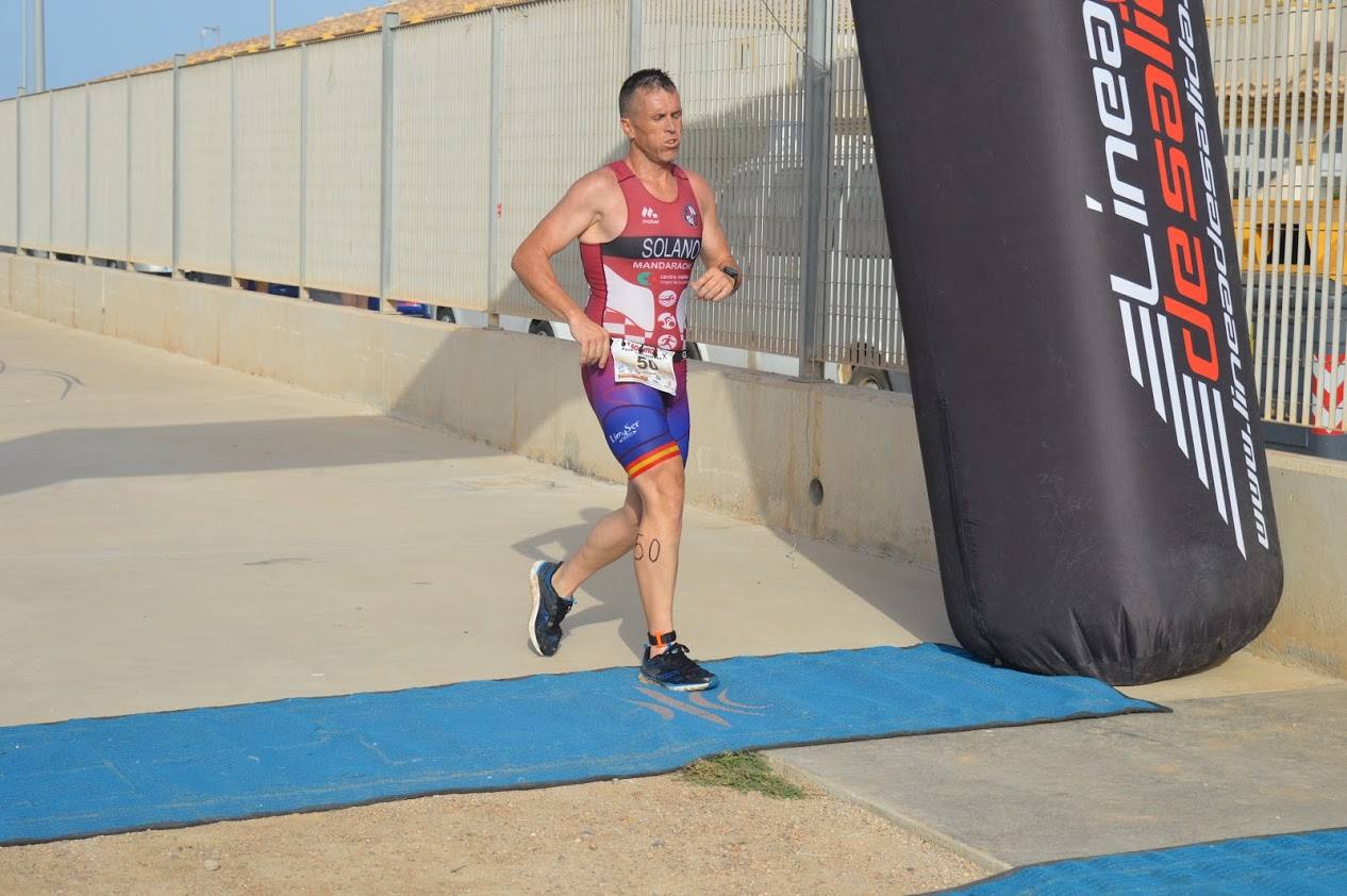 El corredor del C.A. Mandarache Cartagena completa los 5 kilómetros en 19:08 minutos, por los 22:54 de la atleta del Grupo Alcaraz