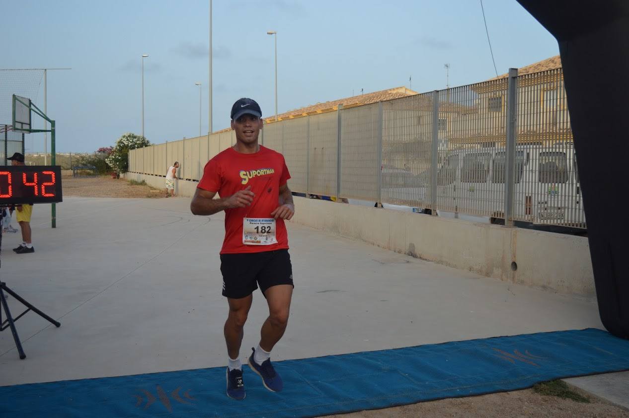 El corredor del C.A. Mandarache Cartagena completa los 5 kilómetros en 19:08 minutos, por los 22:54 de la atleta del Grupo Alcaraz