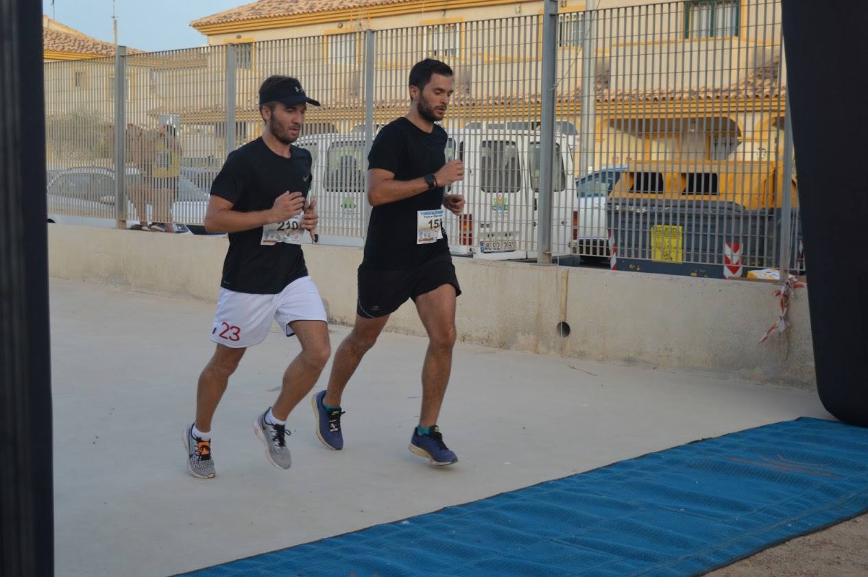 El corredor del C.A. Mandarache Cartagena completa los 5 kilómetros en 19:08 minutos, por los 22:54 de la atleta del Grupo Alcaraz