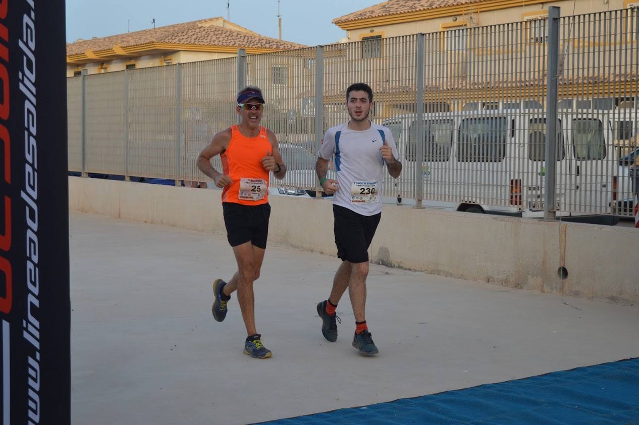 El corredor del C.A. Mandarache Cartagena completa los 5 kilómetros en 19:08 minutos, por los 22:54 de la atleta del Grupo Alcaraz