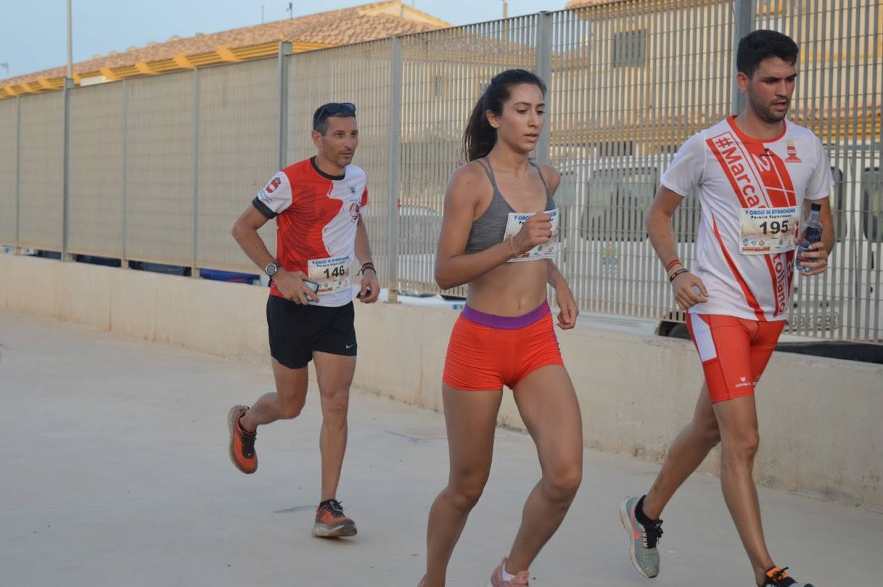 El corredor del C.A. Mandarache Cartagena completa los 5 kilómetros en 19:08 minutos, por los 22:54 de la atleta del Grupo Alcaraz